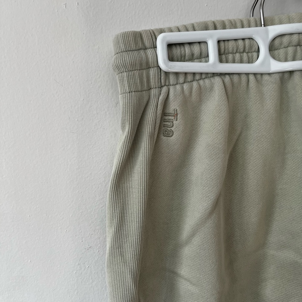 aritzia sweat pants